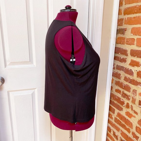 Context Black Twist-Front V-Neck Tank Top - Picture 2 of 4